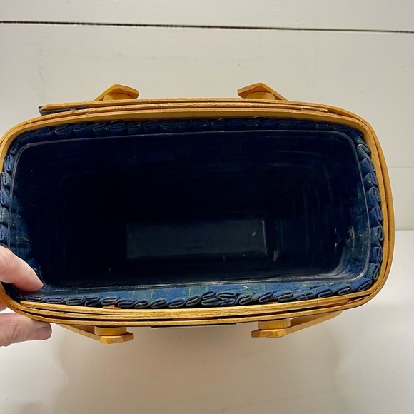 Leuenberger collectors club double handle basket with green accent fabric liner - Picture 5 of 6